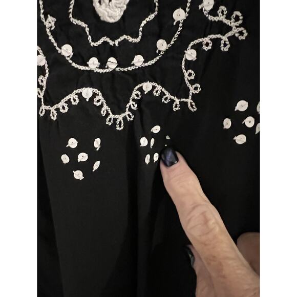Woman Within Black White Floral Embroidered Sequined Peasant Top Sz 2x - Picture 2 of 6